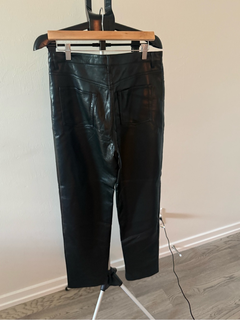 Aritzia Wilfred The Melina Faux Leather Straight Leg Pants Black Size 10 - Picture 5 of 7